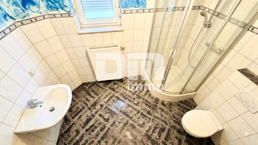 Moderner Wohntraum in ruhiger, naturnaher Sackgassenendlage mit Panoramablick über die Stadt - Souterrain Bad 2 / Dusche